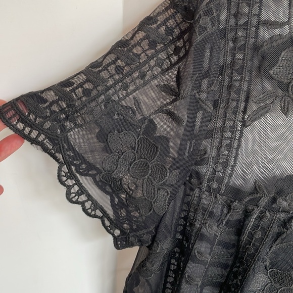 Merona Crewneck keyhole back sheer soft lace scalloped edge top size large - Picture 4 of 8